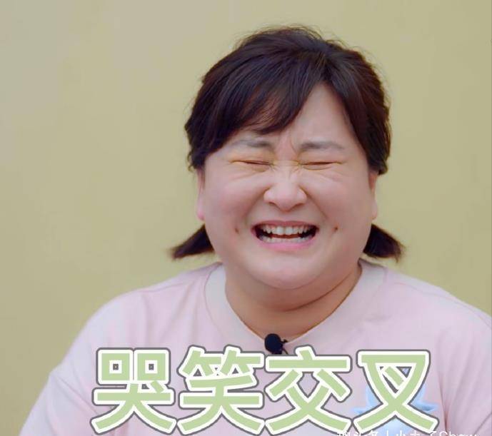 原创38岁贾玲走机场太喜感夹克打扮爆五五身材胖得找不到脖子了