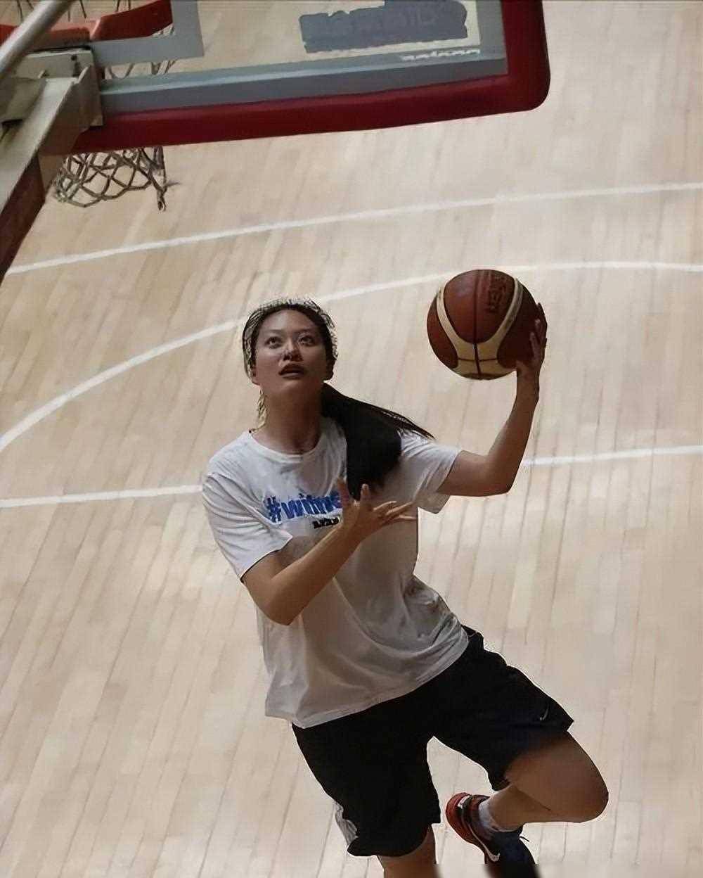 "李明阳,装生病逃出地方队,背信弃义认国外人当爹_故事_篮球界_选择了