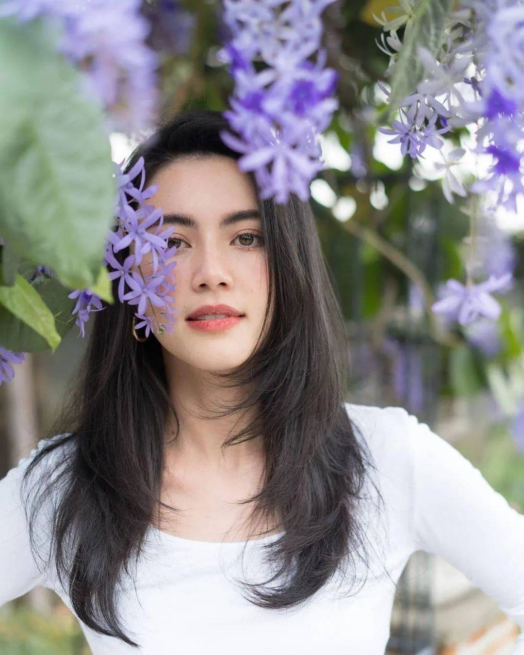 长腿混血泰国版迪丽热巴参加浪姐5和肖战合影堪称豪门姐弟