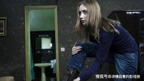 劳拉,这个由黛博拉·弗朗索瓦倾情演绎的角色,是个平凡而又不凡的大学