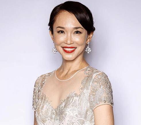 其实说起来范文芳虽然没有王菲的知名度高,但是在她所在的地区人气