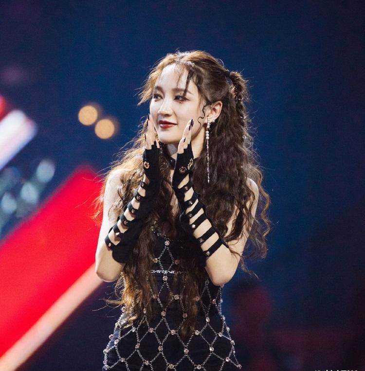 原创浪姐孟佳被淘汰众人第一反应都很惊讶王霏霏现场崩溃大哭