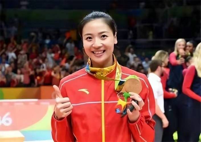 原创曝女排魏秋月疑似离职35岁身材发福韵味十足丈夫袁灵犀升官了