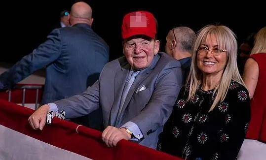 在谢尔登·阿德尔森10岁那年,美国陷入二战,致使人们对战争事件的新闻