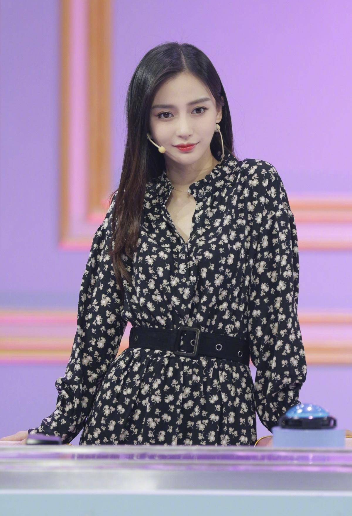 原创杨颖的时尚感真的没得挑穿修身亮片裙提升外在美美得优雅出众