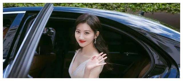 35岁景甜下车照引热议360度无死角生图暴露真实身材