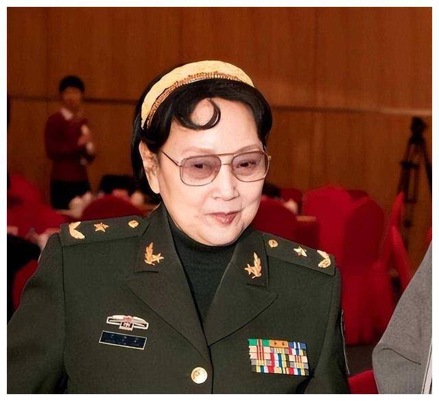 原创少将王晓棠痛失亲人坚强证明自我游本昌预见准确