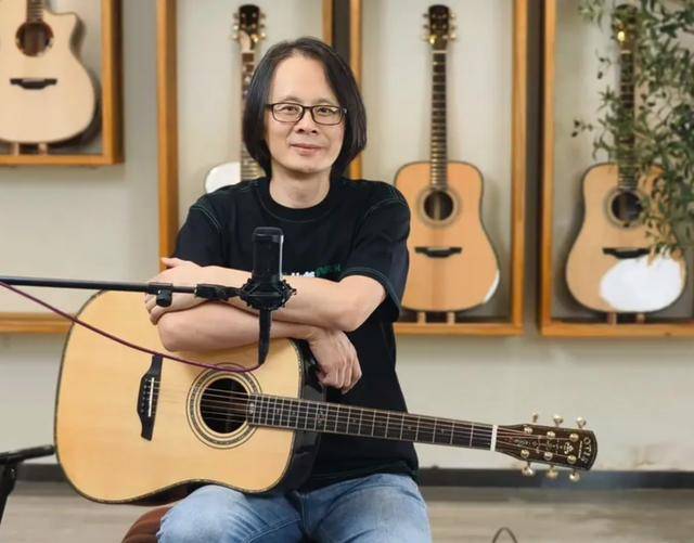 45岁歌手唐磊买大桶农夫山泉抵制蠢货言论引发社会激辩