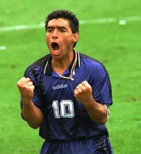 原创我认为马拉多纳是世界足坛历史第一人这一点毫无争议