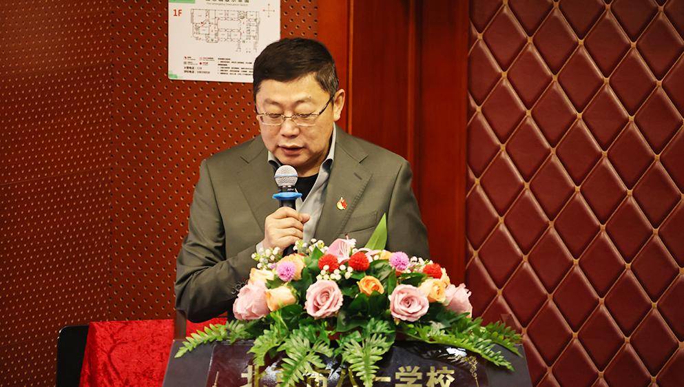 首先,沈军校长开班致辞,他向到场的嘉宾,领导,老师,家长和学生,表示