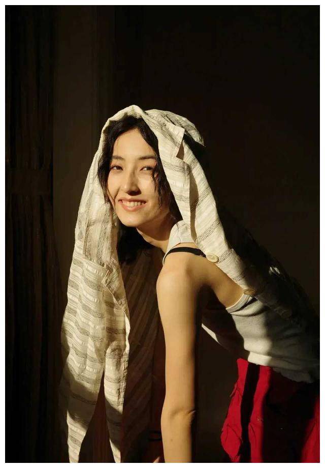 00后小花张子枫,今日最新营业照惊艳亮相!妹妹好美!