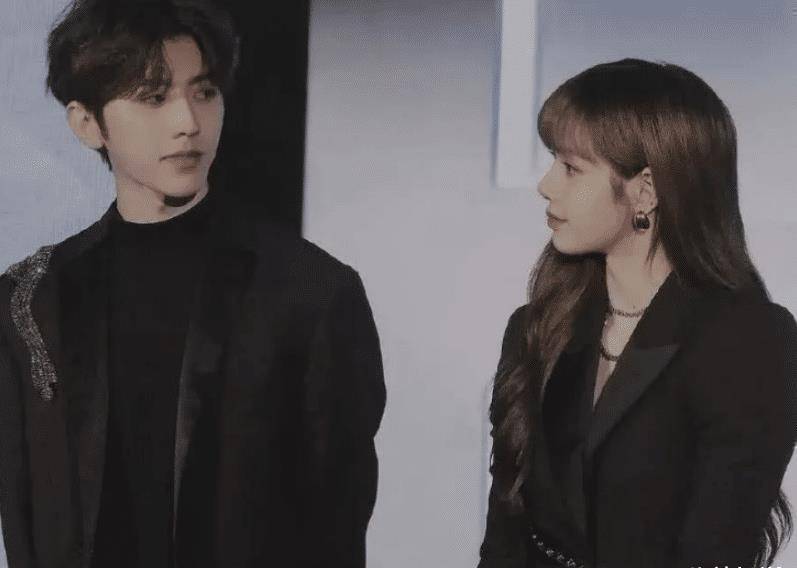 lisa生日当天谁注意蔡徐坤干了啥粉丝直接喊话假如谈了就公开吧