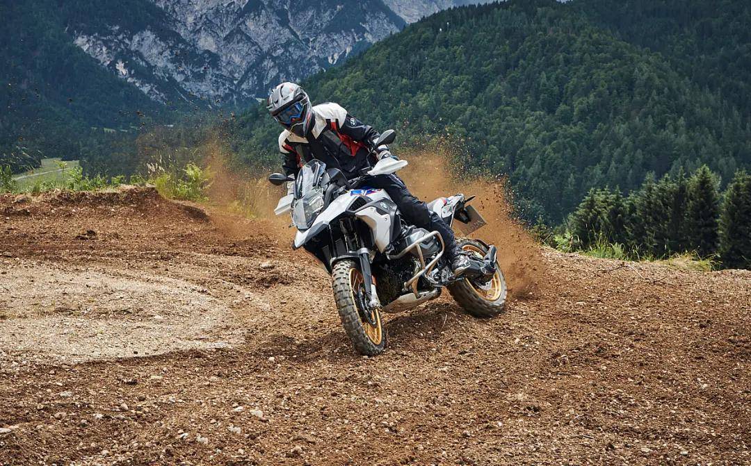 r 1250 gs,从风冷到液冷,从2气门到4气门……宝马gs家族的故事其实就