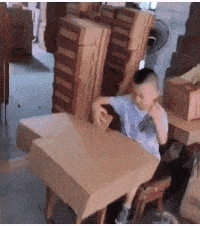 哈哈哈,看这搞笑gif,有点抠门儿啊,只给十块钱,但总