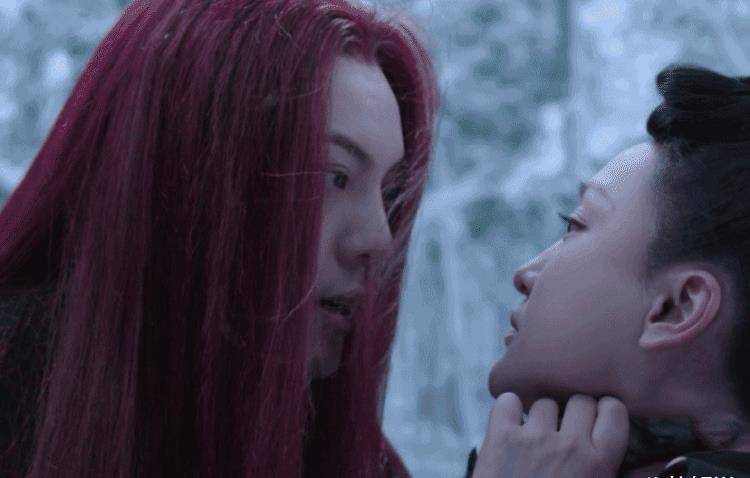 原创侍神令拍摄花絮陈伟霆掐周迅脖子神情好带感有反派内味了