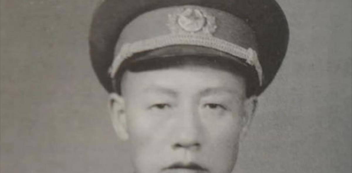 1957年,广州一副司令员遭歹徒碰瓷,笑着对歹徒说:跟我去取钱_吴富善