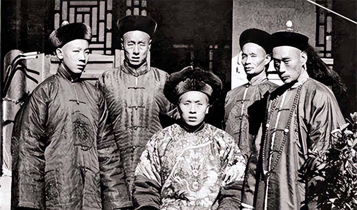 清朝灭亡后皇族都去哪了多数人从事了一个行业如今依然吃香