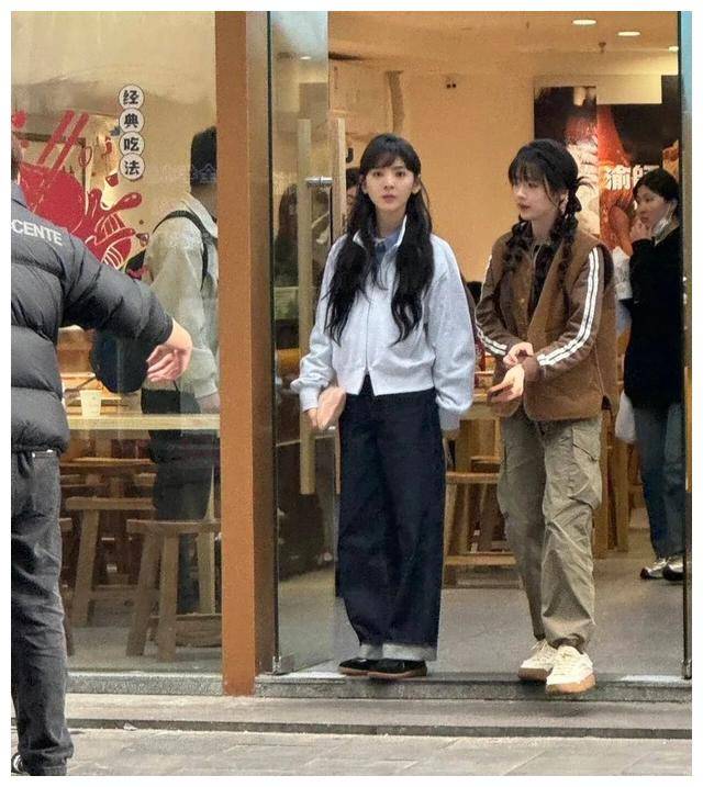 章若楠,白敬亭力挽狂澜,《难哄》开播前备受质疑,究竟缘何?