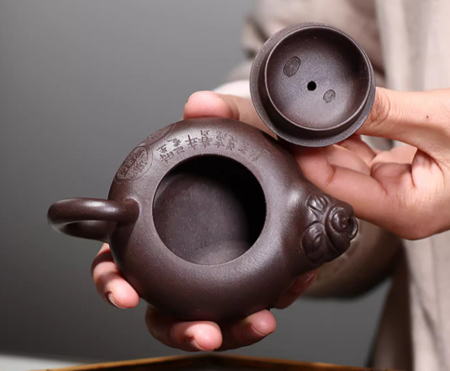 经典造型的紫砂壶如同历史长河中的璀璨明珠