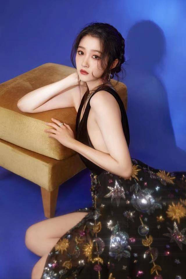 女明星关晓彤大长腿