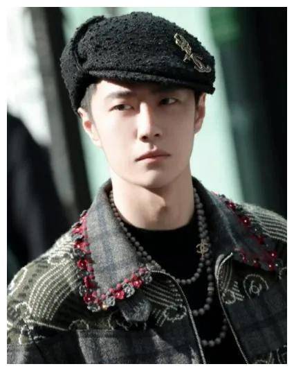 王一博时装周待遇差异巨大引发粉丝矛盾