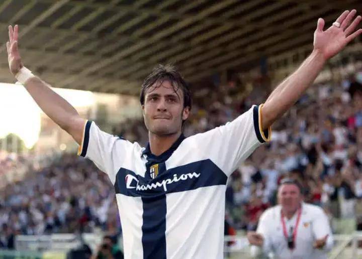 在帕尔马年少成名,连续两年拿意甲银靴,壮如维埃里,狡如因扎吉,这是