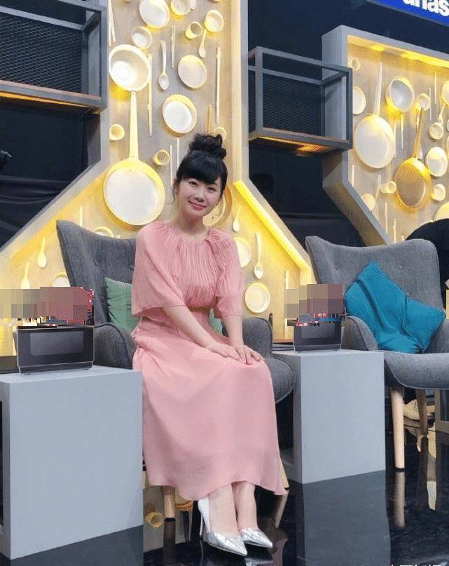 原创福原爱首次录节目至凌晨三点整整19小时公主风装扮温柔甜美