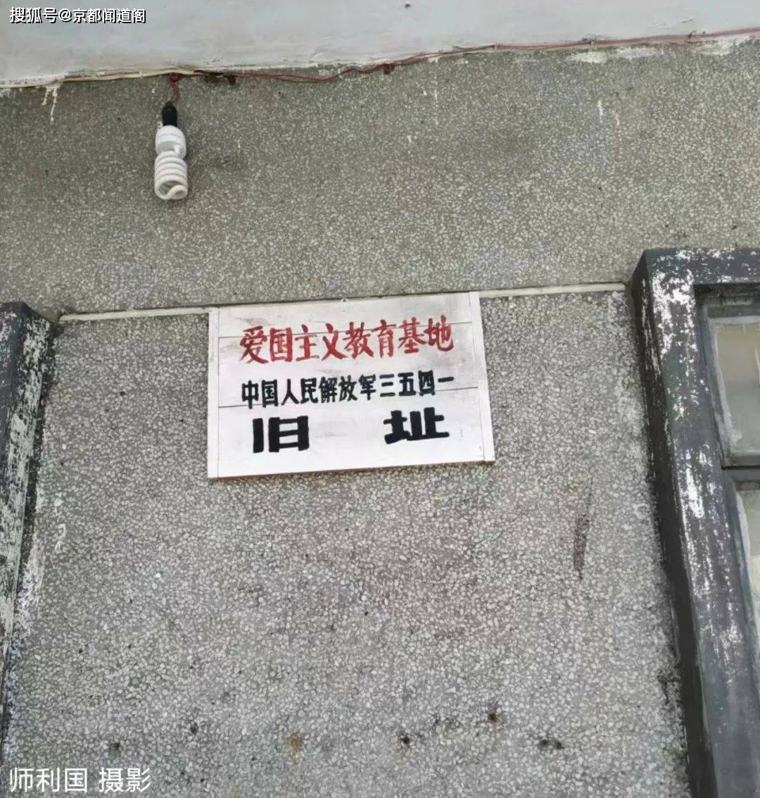 800名老职工(带家属)援建,主要生产军用被服,1980年转向生产大众服装