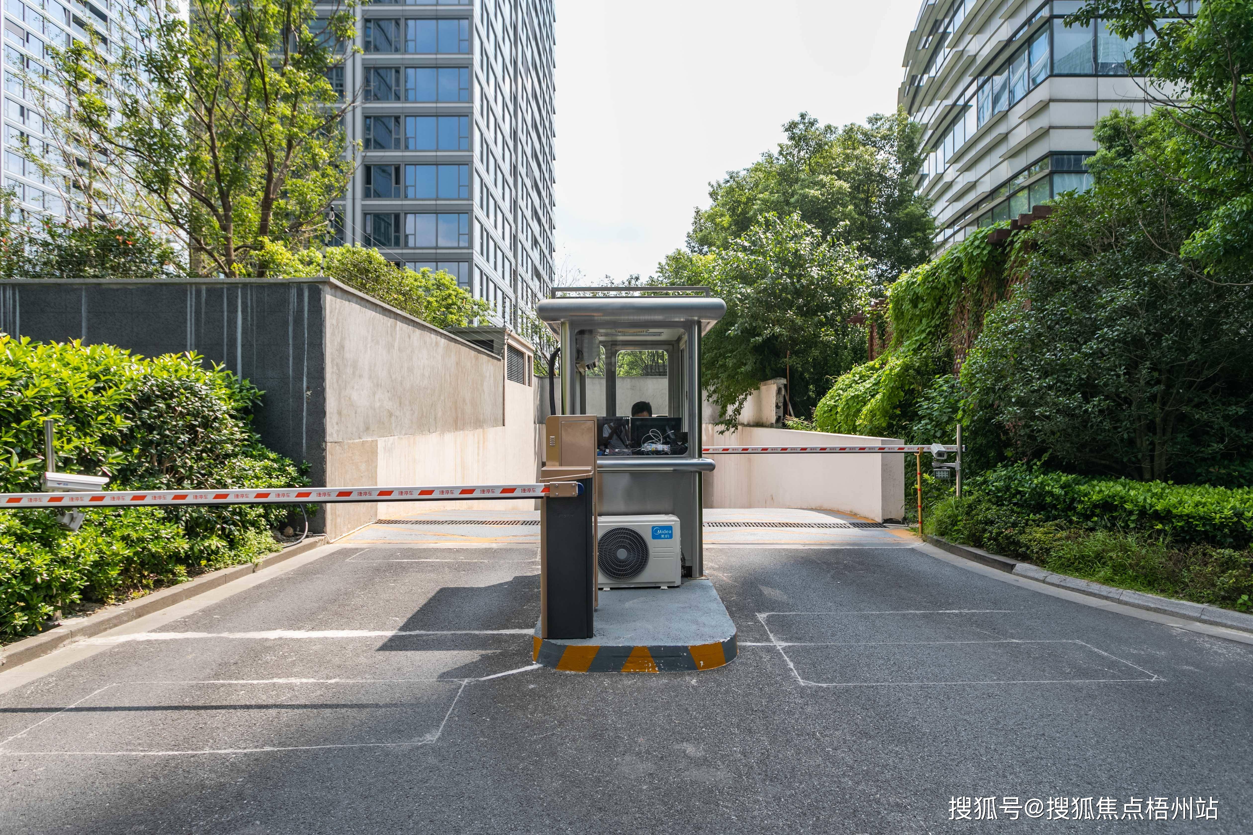 上海丰盛创建大厦联合办公租120人工位精装修交通便利可注册