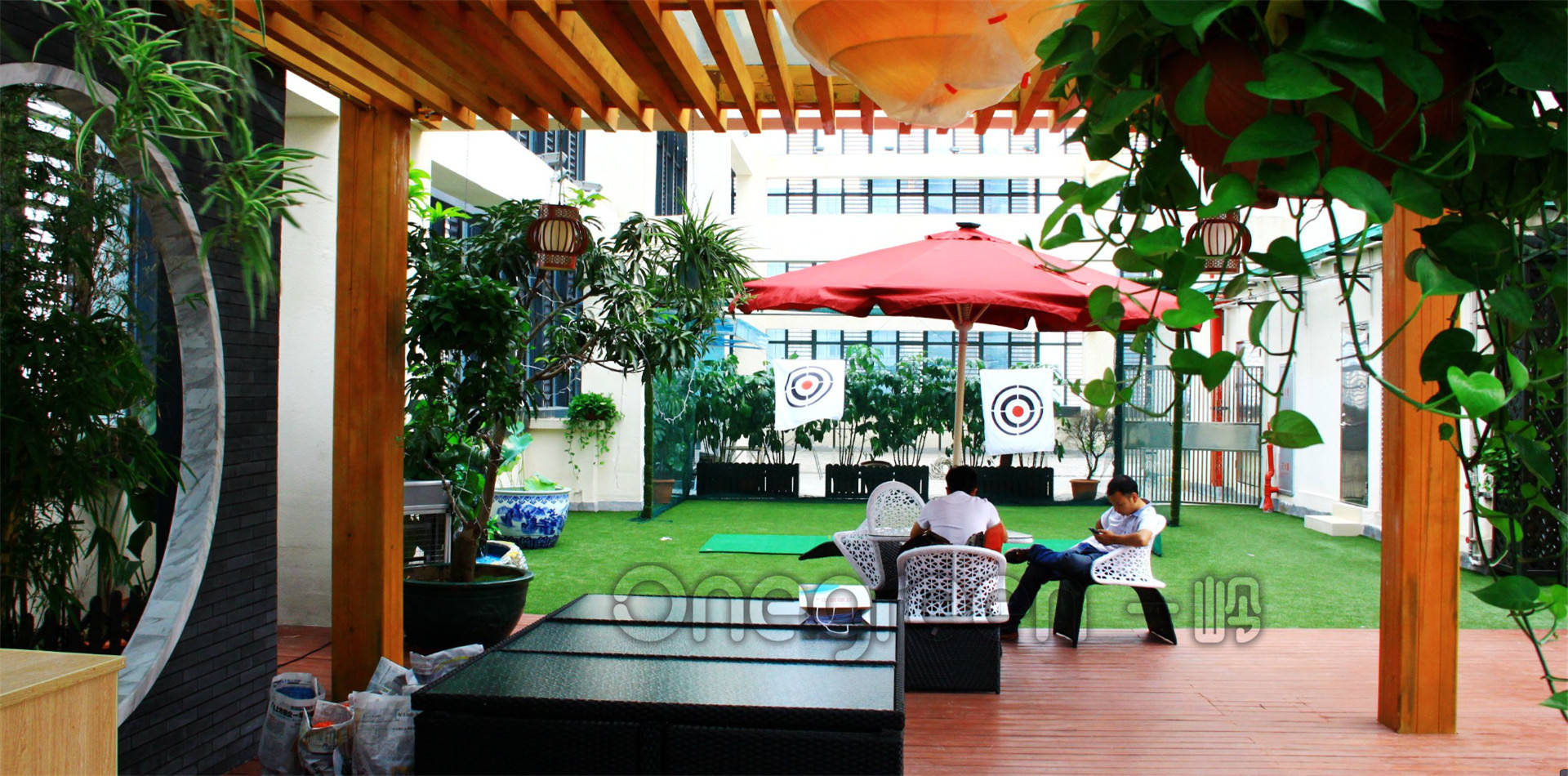 庭院屋顶高尔夫球场,充分利用空间,满足您的练球需求