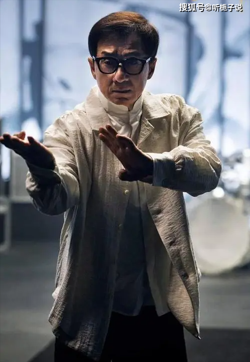 70岁成龙近照曝光,头发全白胡子拉碴,网友:无法接受断崖式衰老_房祖名