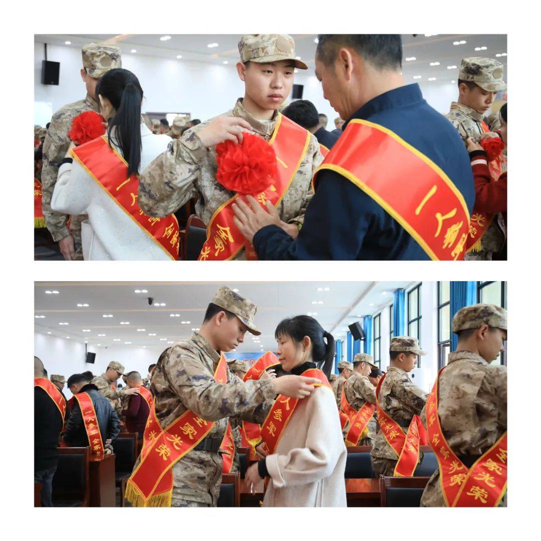 现场气氛热烈,全体新兵身着军装,新兵家长们与新兵现场互相戴绶带和大