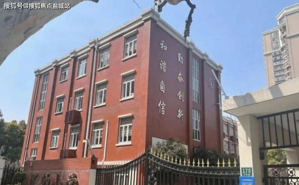 板块内三所公办初中,分别是:徐汇中学,南洋模范初级中学和第四中学.