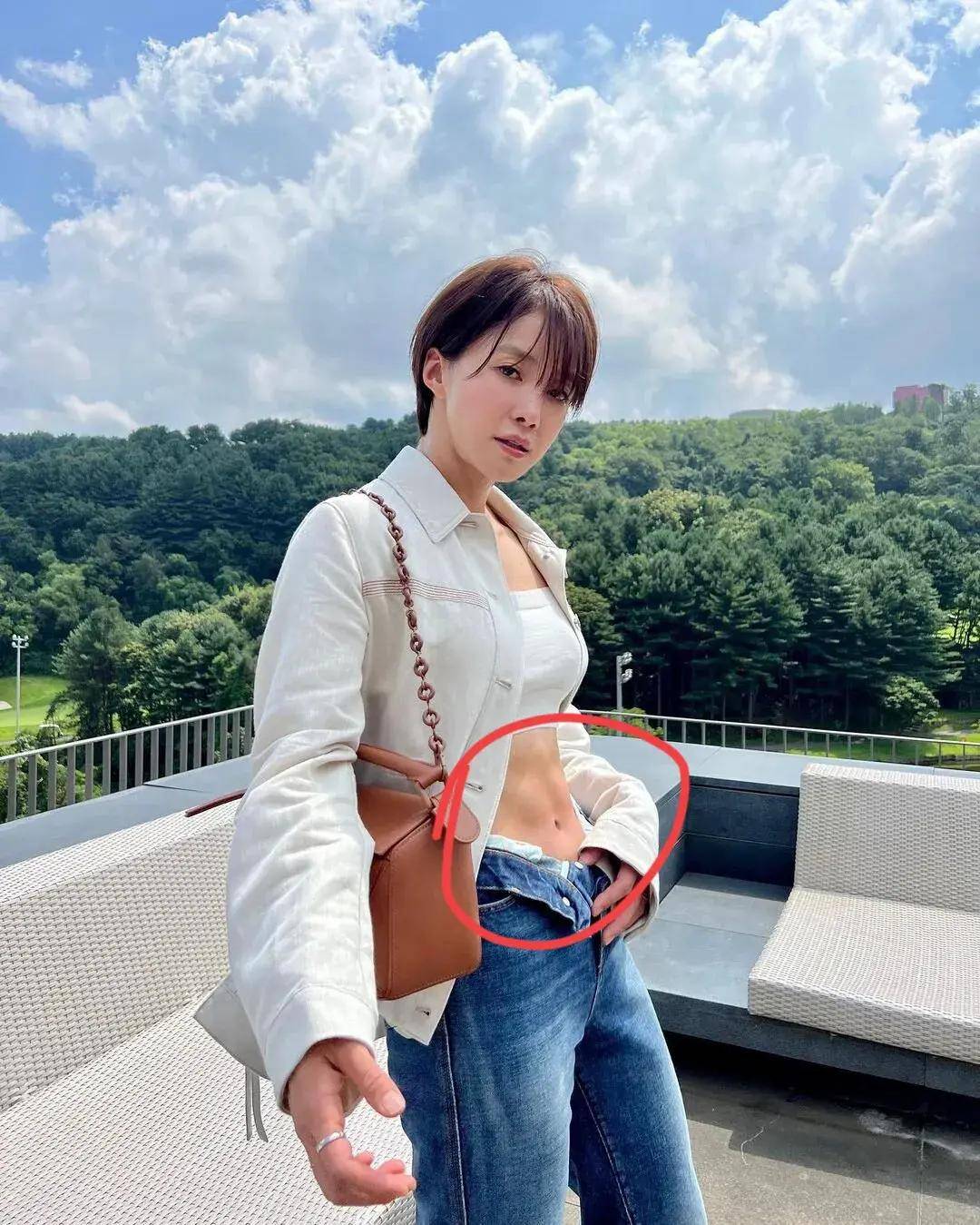 42岁动作女演员甜蜜家园2花絮照合集李诗英