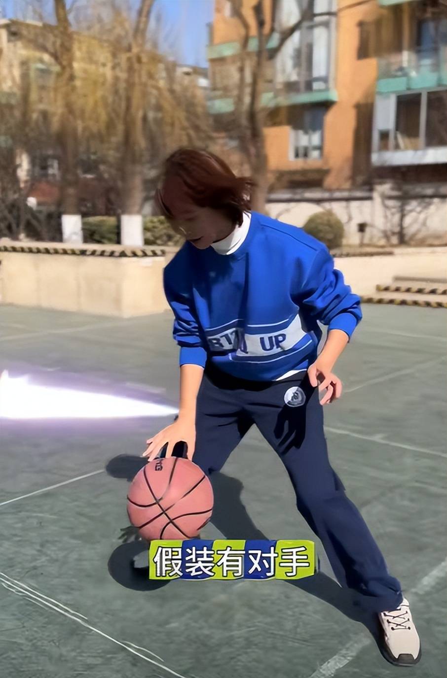 欧阳夏丹是一个灌篮王在篮球场上打篮球竟能做到百投百中