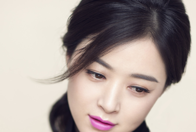 其中就有大家很熟悉的《欢乐颂》中的樊胜美,蒋欣把一个家境贫困,但是