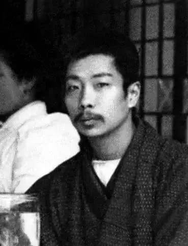 历史名人年轻时的老照片:图五是张作霖,图十郑少秋抱着梅艳芳_鲁迅