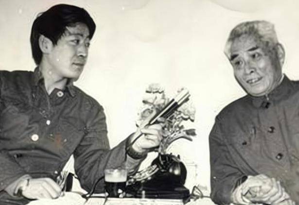 蔡若曙国军中将黄维妻子苦等丈夫27年团聚不久为何投河自尽