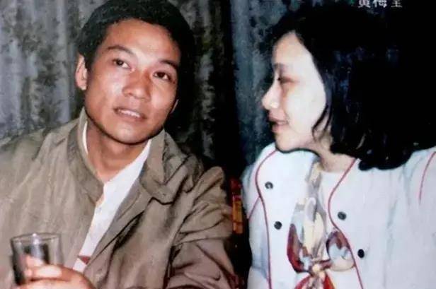 原创金鑫娶演员妻子结婚40年生一子在家妻子听他的