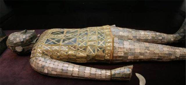 汉朝古墓出土金缕玉衣专家还发现件更珍贵文物材料都进口