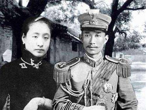 原创锅炉工娶了个漂亮老婆总觉得妻子不一般44年后才知是将军红颜