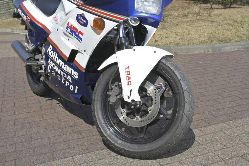 试驾测评绝版的本田二冲程三缸ns400r摩托车_搜狐汽车_搜狐网