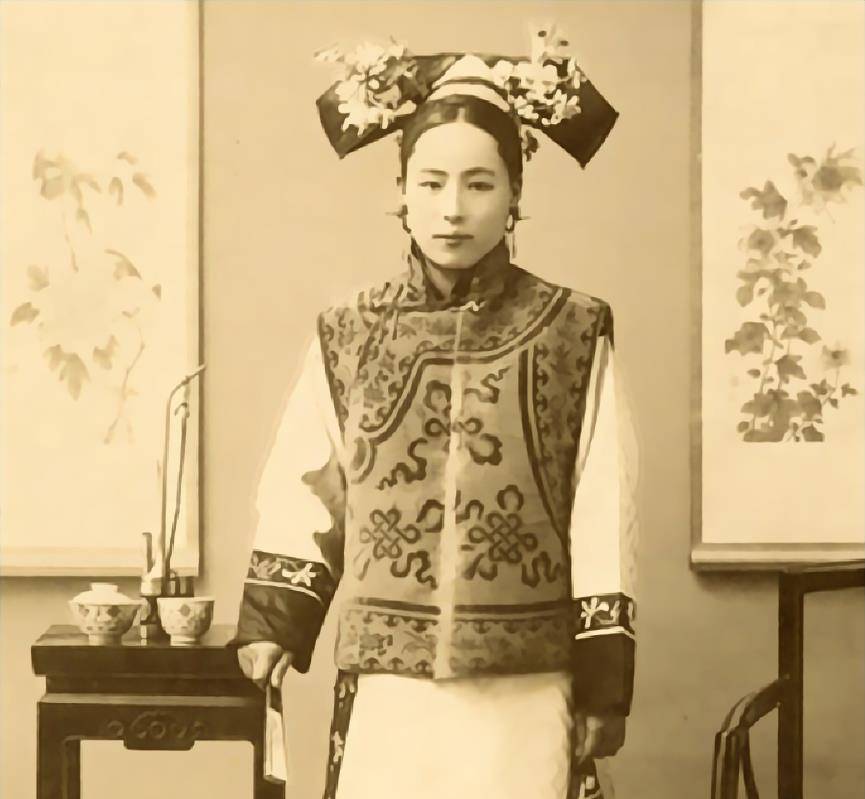 晚清旗人女子到底有多美珠圆玉润旺夫相眉清目秀身窈窕