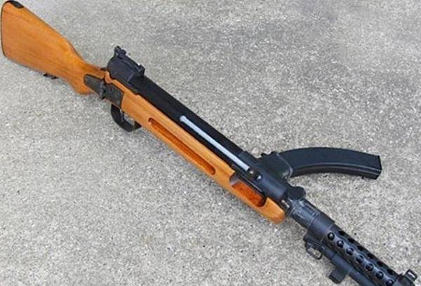 原创英国人对冲锋枪横置弹夹情有独钟但这种设计注定非主流