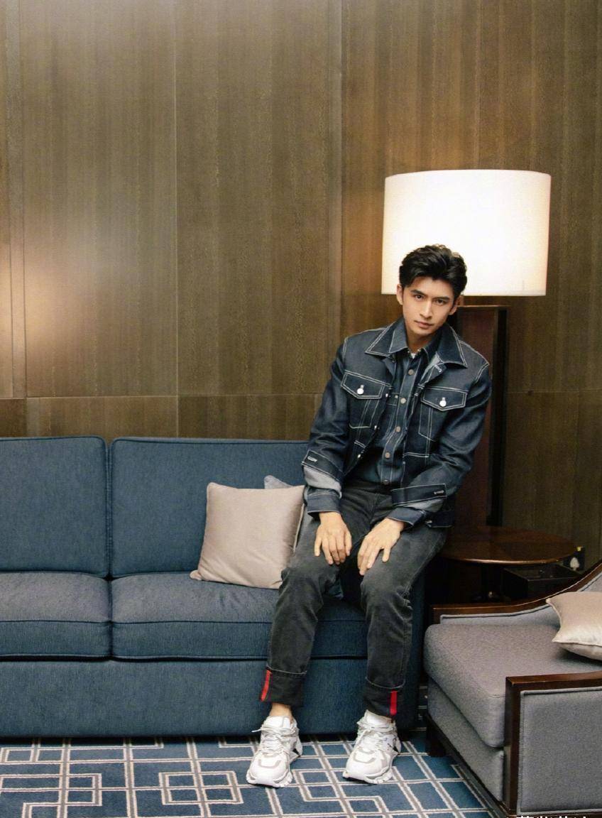 原创张云龙再现霸总穿搭卫衣配皮衣毫无违和感学生党照着穿也很帅