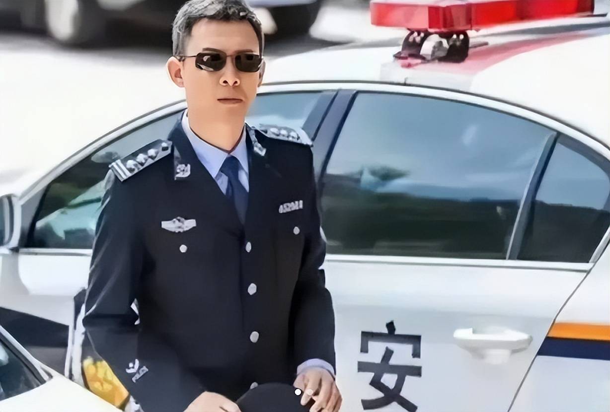 饰演警察的男演员图片