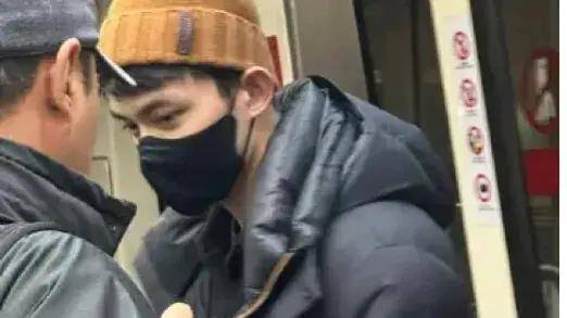 吴磊地铁素颜曝光粉丝疯狂追捧回归之路掀起娱乐圈热潮