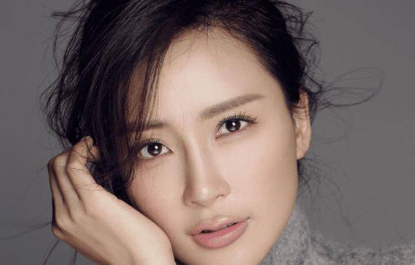 原创他受着爷爷奶奶的影响从小喜欢演戏为了这个目标不断的奋斗着