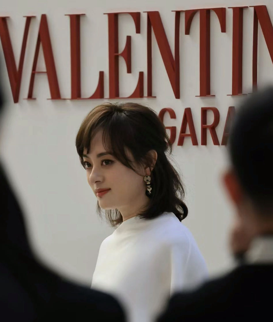 原创张静初分享吃素日常断崖式衰老网友耿直开麦学学隔壁孙俪吧