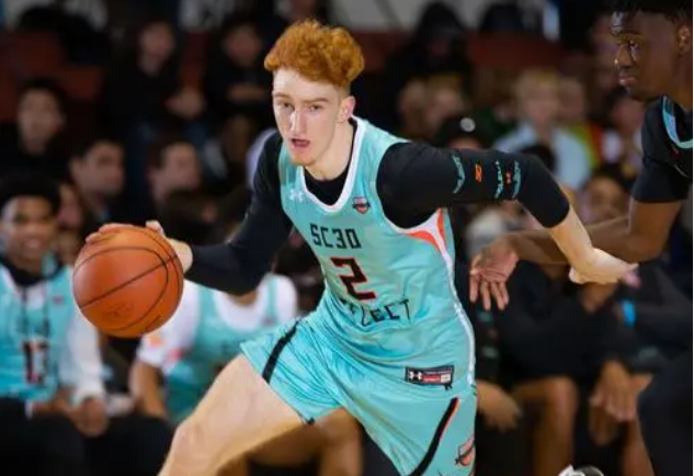 曼尼恩获得了杜克大学,维拉诺瓦大学,马凯特大学等著名篮球学校的奖